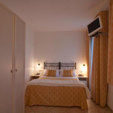 לטויאני Hotel Sylesia מראה חיצוני תמונה