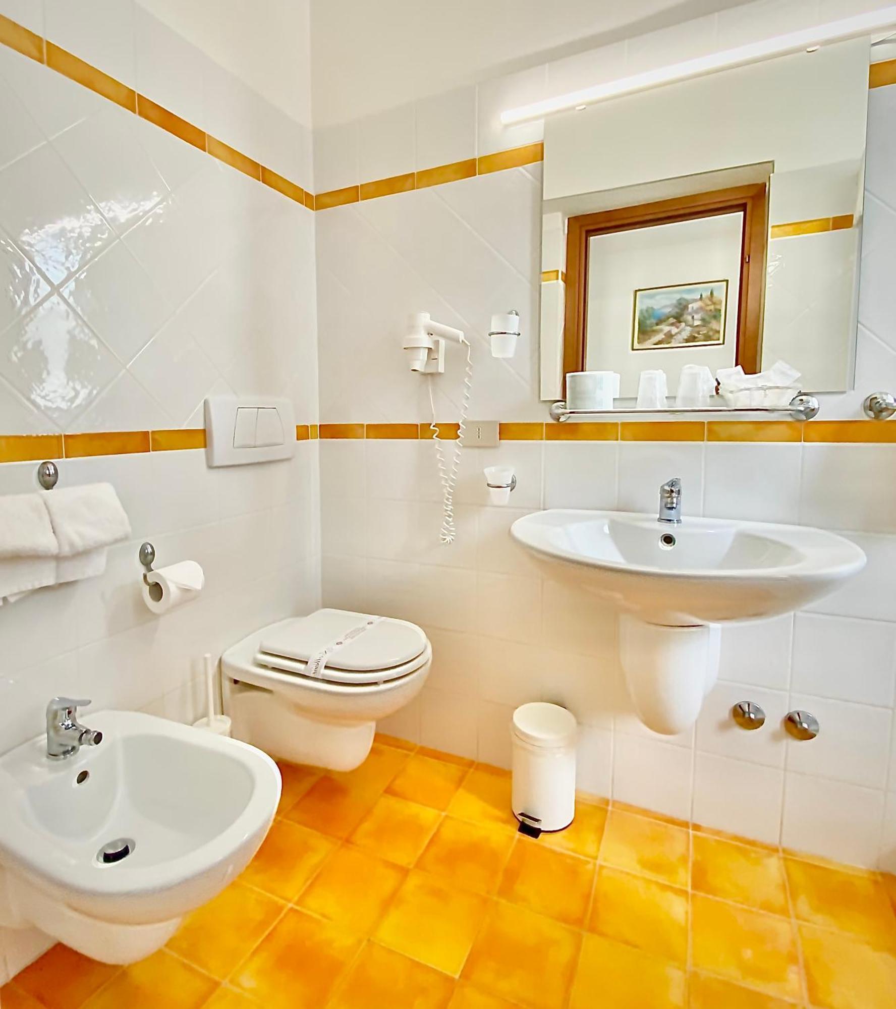 לטויאני Hotel Sylesia מראה חיצוני תמונה