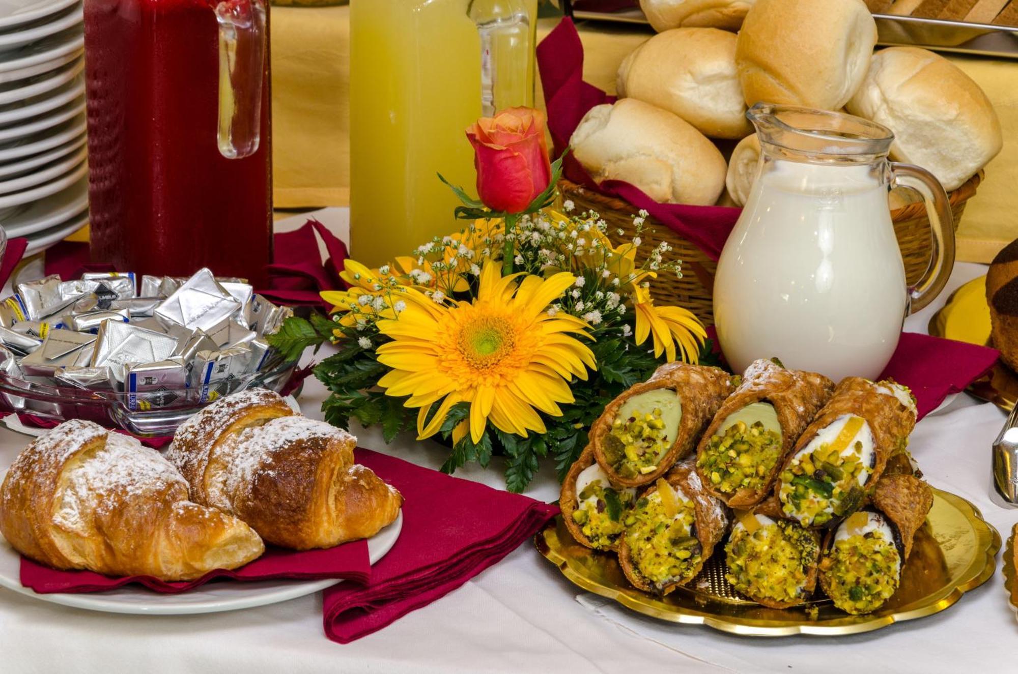 לטויאני Hotel Sylesia מראה חיצוני תמונה