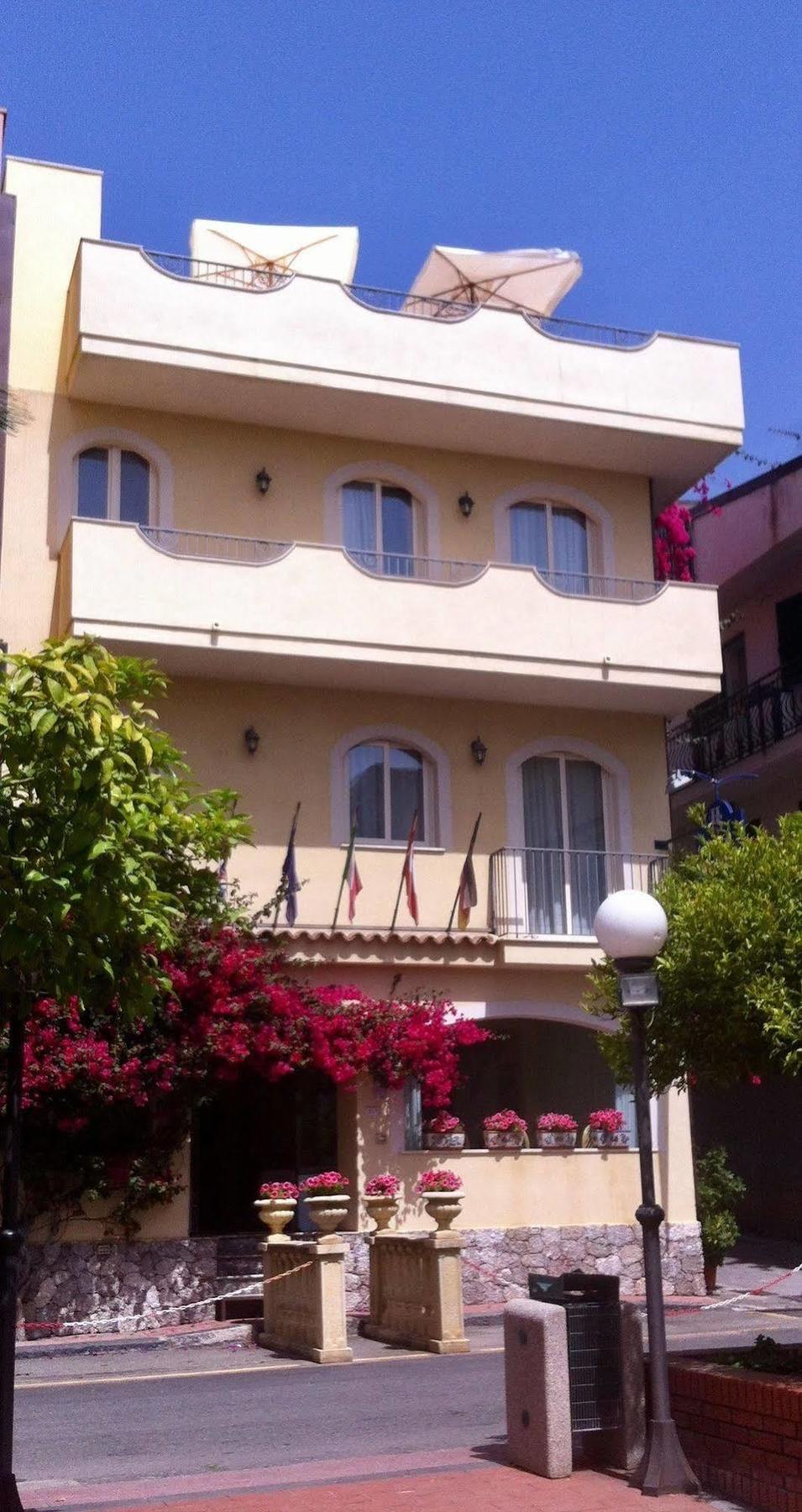 לטויאני Hotel Sylesia מראה חיצוני תמונה