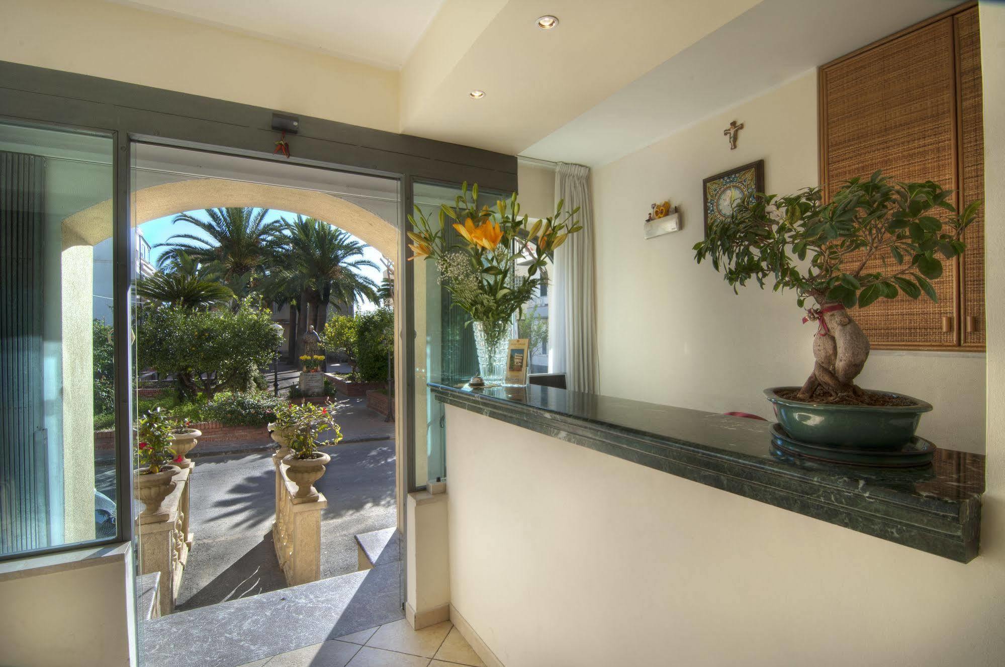 לטויאני Hotel Sylesia מראה חיצוני תמונה