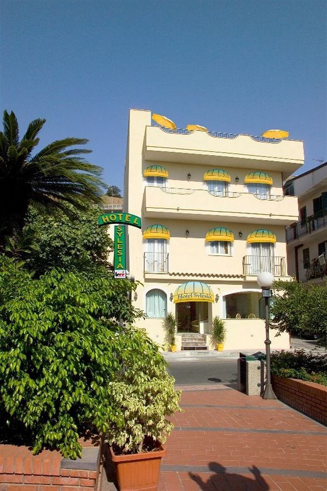 לטויאני Hotel Sylesia מראה חיצוני תמונה